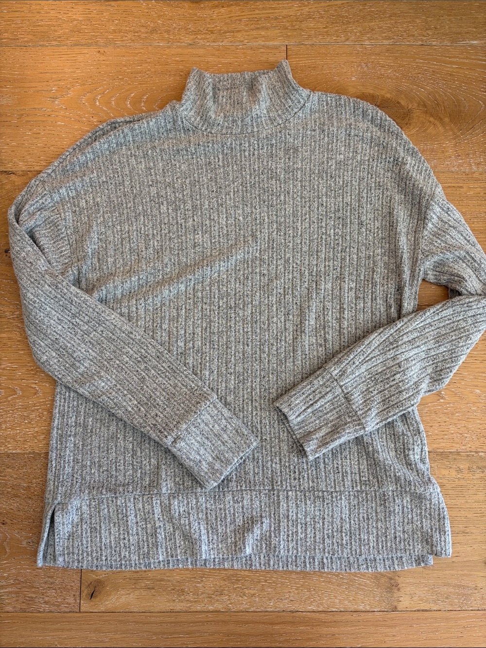 Lucky Brand Women’s (S) Heather Gray Ribbed Mock Neck Sweater SOFT! Like new!!